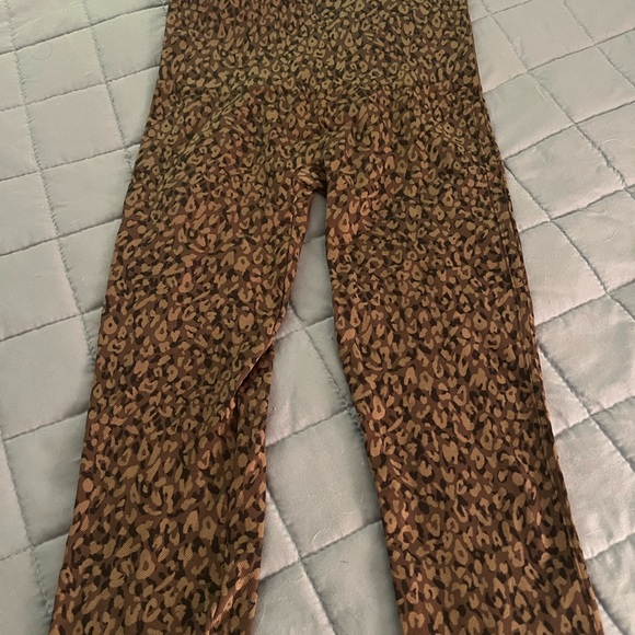 Spanx Seamless Leopard Print Leggings Womens Medium - Picture 4 of 4